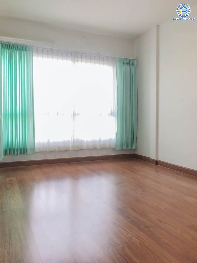 *****ทาวน์เฮ้าส์มือสองนนทบุรี โครงการ โนโววิลล์ วงแหวน-บางใหญ่ เนื้อที่กว้าง 20.7 ตร.ว. ฟังก์ชัน 3 ห้องนอน 2 ห้องน้ำ 2 ที่จอดรถ บ้านสวย พร้อมเข้าอยู่ บนทำเลดี เชื่อมต่อ ถนนกาญจนาภิเษก, ถนนสะพานนนทบุรี-บางบัวทอง ใกล้รถไฟฟ้าสายสีม่วง "สถานีคลองบางไผ่" และทางด่วน "ศรีรัช"